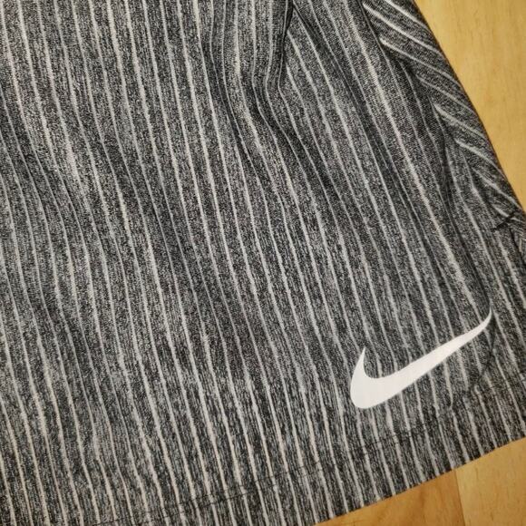 Nike Girl's MD 2-In-1 Dri-Fit Training Tank Top - Picture 4 of 6